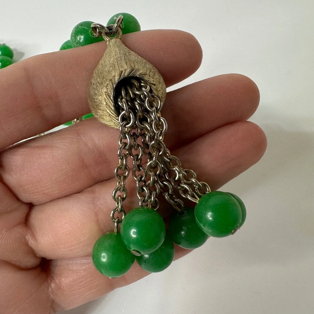 Vintage Tassel Necklace Green Plastic Beaded Gold‎ Tone Textured Shell Statement